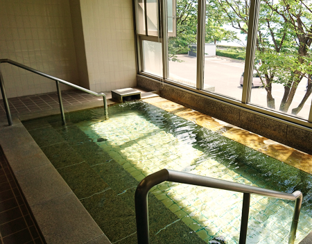 天然ミネラル温泉の大浴場です。
